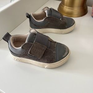 UGG toddler boy shoes - Gray Size 7